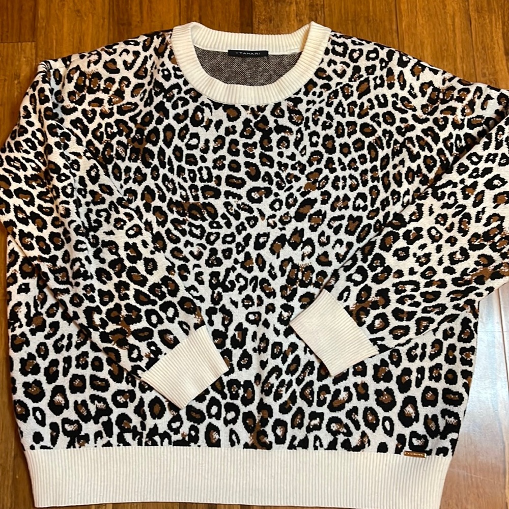 T Tahari Cheetah Sweater Size L